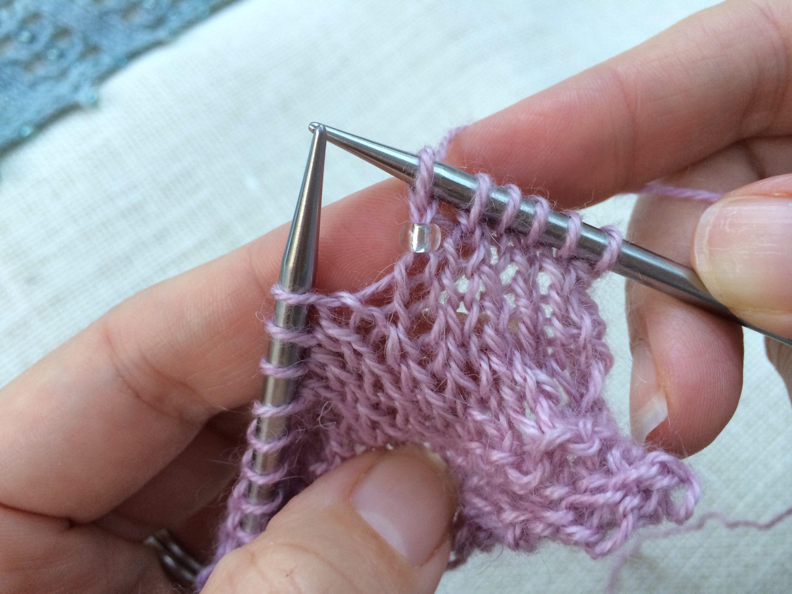 knit stitch with bead