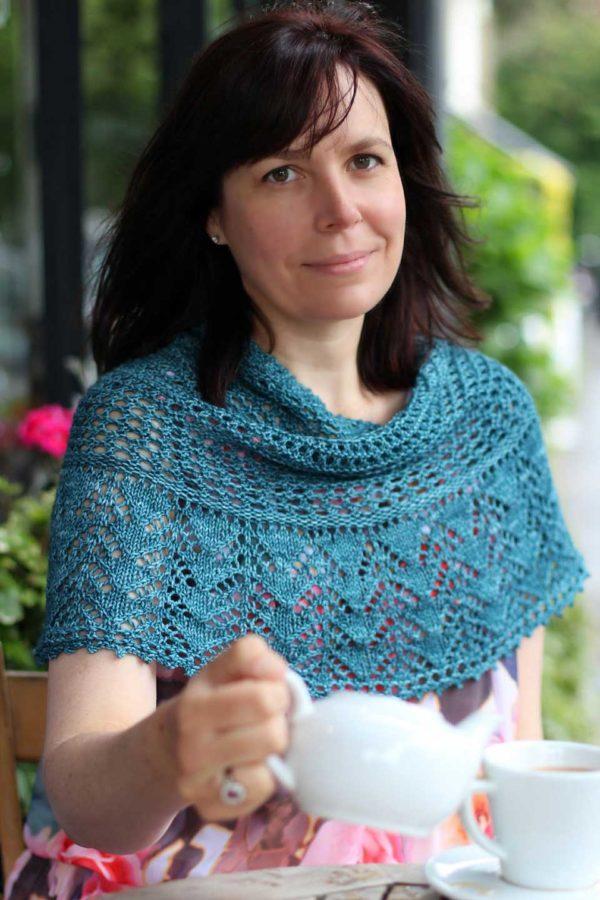 Fine lace-knitted shawl in blue, red and purple