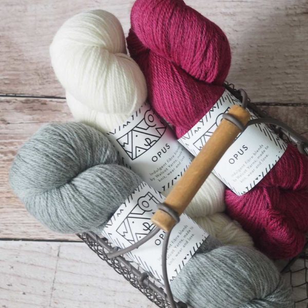 The Vila Wrap yarn colours of grey-green, white and maroon.